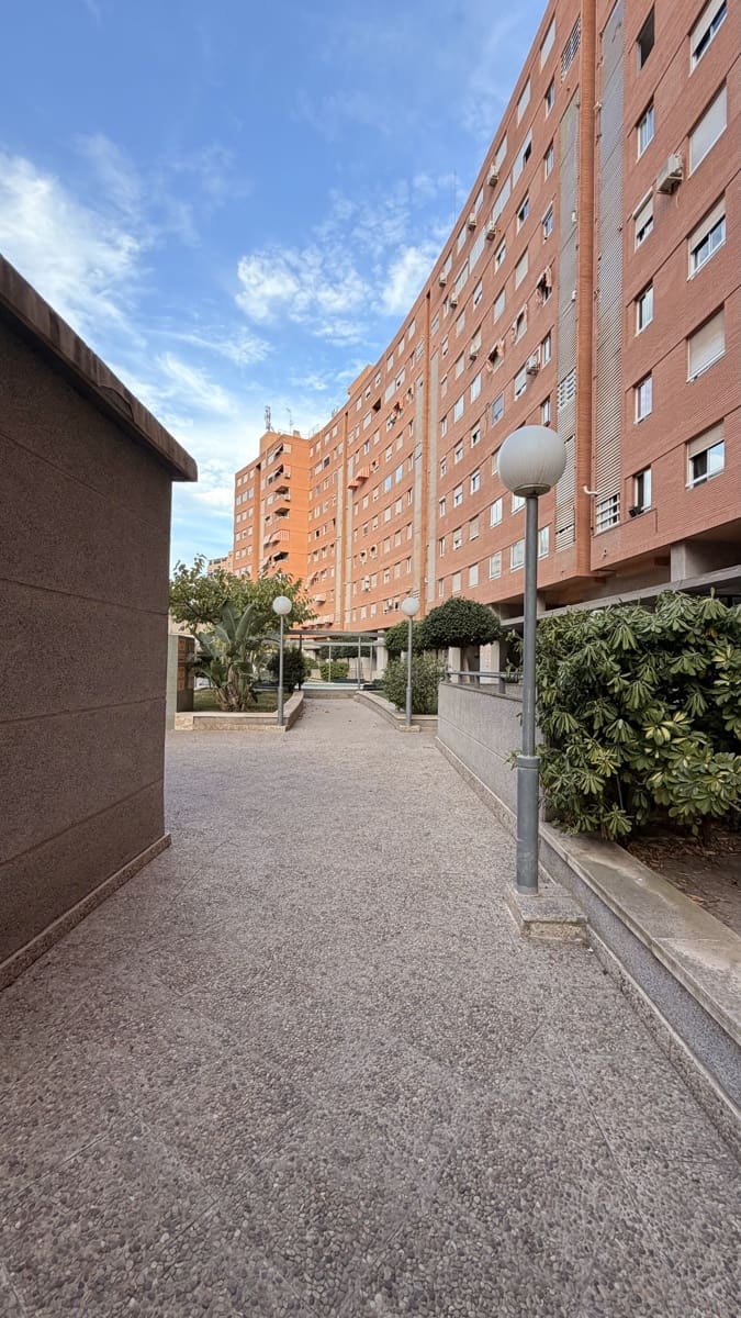 2 Zimmer Apartment zu verkaufen in Alicante / Alacant Stadt mit Pool - 270.000 € (Ref: 10067821)