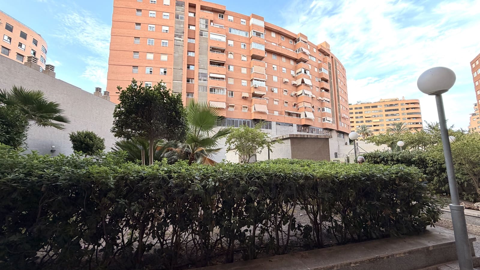 2 Zimmer Apartment zu verkaufen in Alicante / Alacant Stadt mit Pool - 270.000 € (Ref: 10067821)