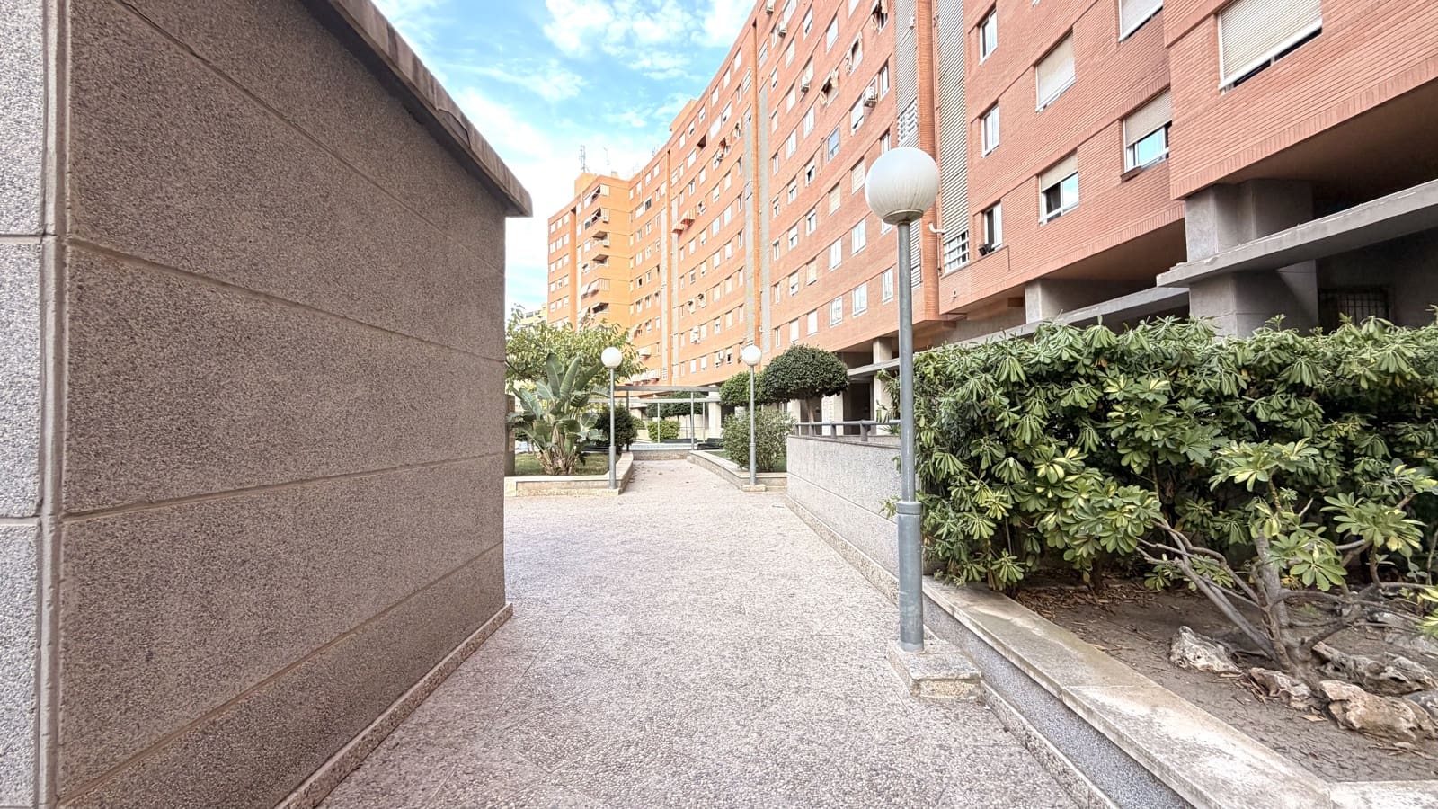 2 Zimmer Apartment zu verkaufen in Alicante / Alacant Stadt mit Pool - 270.000 € (Ref: 10067821)