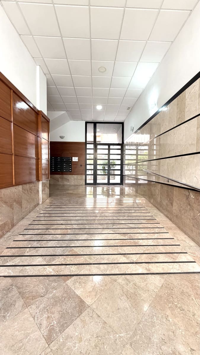 2 soveværelse Lejlighed til salg i Alicante by med swimmingpool - € 270.000 (Ref: 10067821)