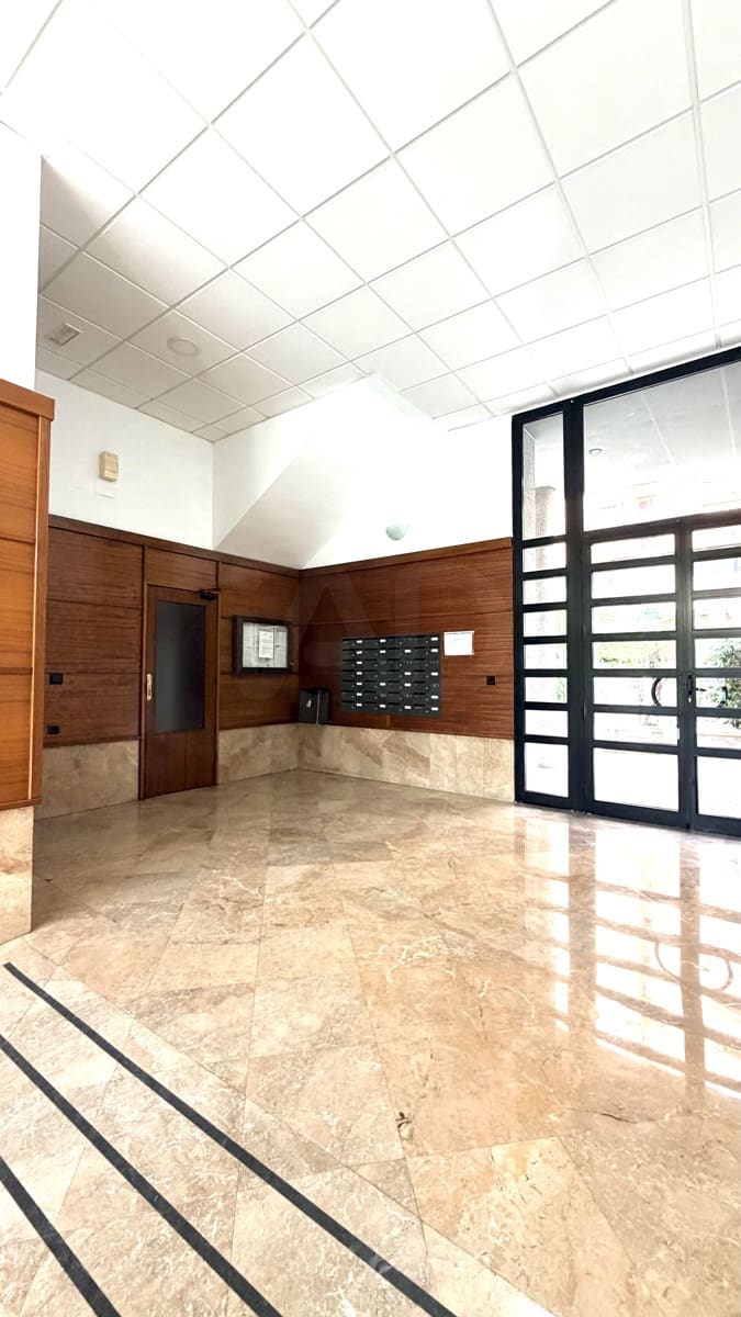 2 soveværelse Lejlighed til salg i Alicante by med swimmingpool - € 270.000 (Ref: 10067821)