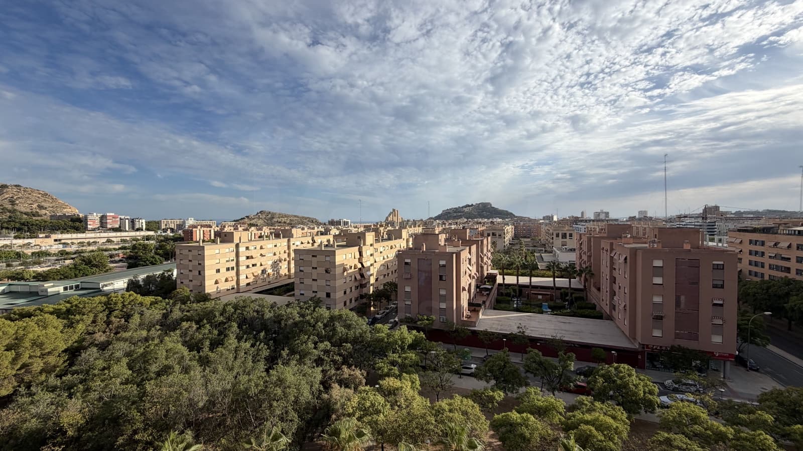 2 soveværelse Lejlighed til salg i Alicante by med swimmingpool - € 270.000 (Ref: 10067821)