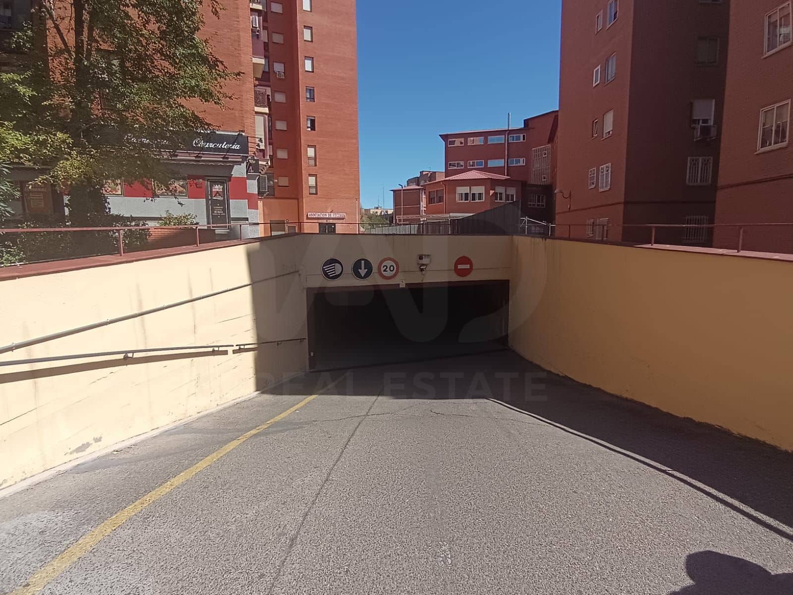 Garage til salg i Madrid by - € 19.600 (Ref: 10070233)