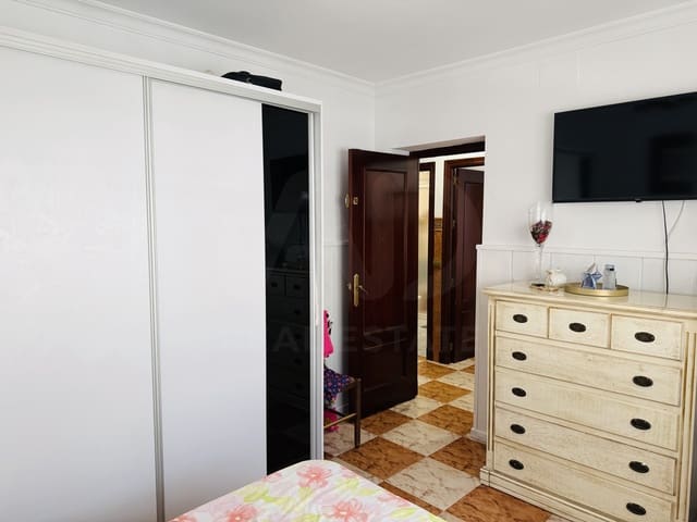 2 makuuhuone Rivitalo myytävänä paikassa Chiclana de la Frontera - 160 000 € (Ref: 10070842)