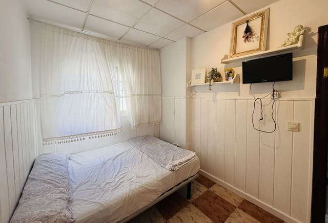 2 makuuhuone Rivitalo myytävänä paikassa Chiclana de la Frontera - 160 000 € (Ref: 10070842)