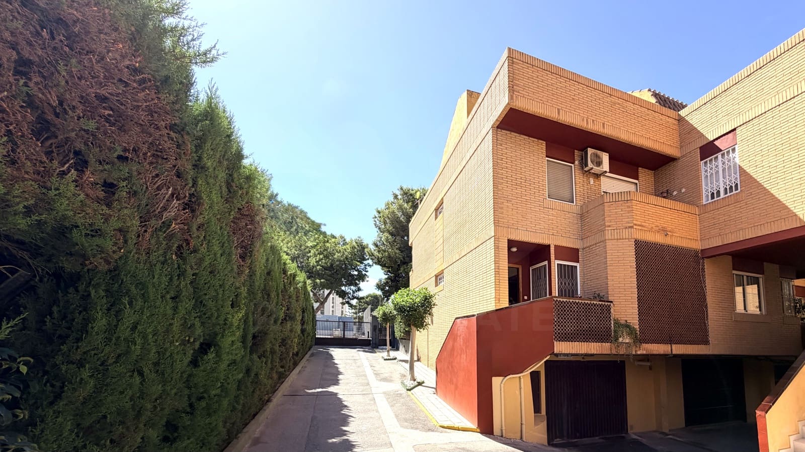 5 chambre Villa/Maison Mitoyenne à vendre à Alicante ville avec piscine garage - 855 000 € (Ref: 10071855)