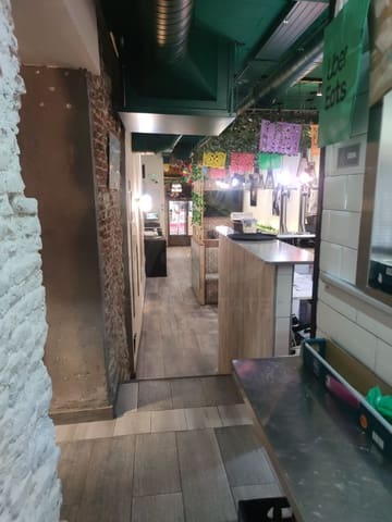 Local Commercial à vendre à Universidad, Madrid ville - 110 000 € (Ref: 10072879)