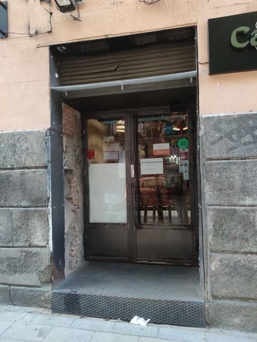 Local Commercial à vendre à Universidad, Madrid ville - 110 000 € (Ref: 10072879)