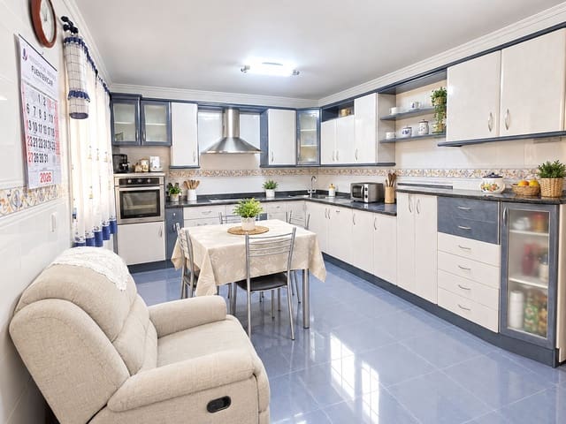 4 chambre Villa/Maison Mitoyenne à vendre à Los Molinos - Villa Blanca, Almería ville avec garage - 396 000 € (Ref: 10073264)