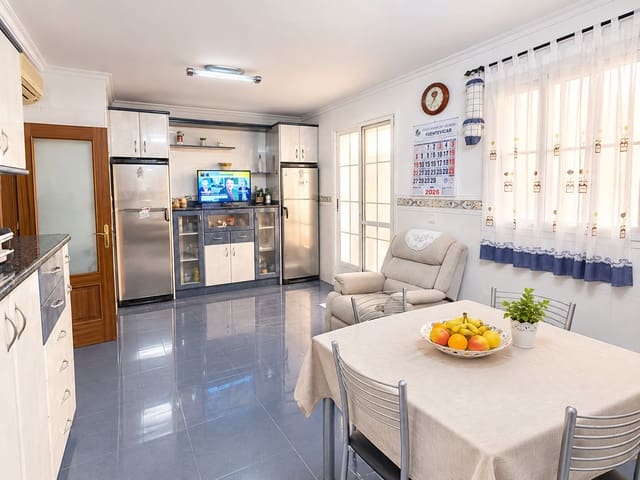 4 chambre Villa/Maison Mitoyenne à vendre à Los Molinos - Villa Blanca, Almería ville avec garage - 396 000 € (Ref: 10073264)