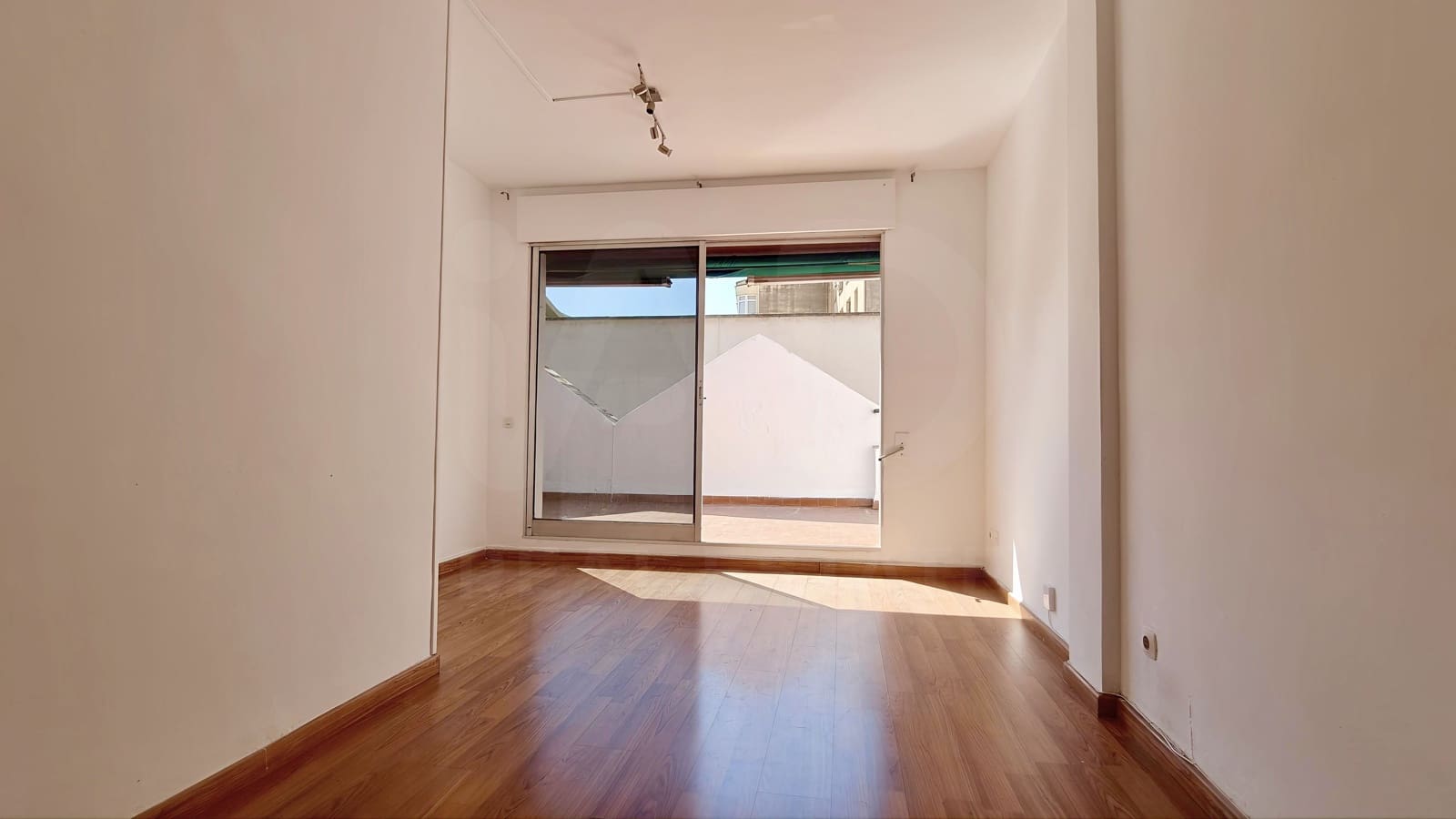 1 sypialnia Penthouse na sprzedaż w Miasto Barcelona - 400 000 € (Ref: 10073265)