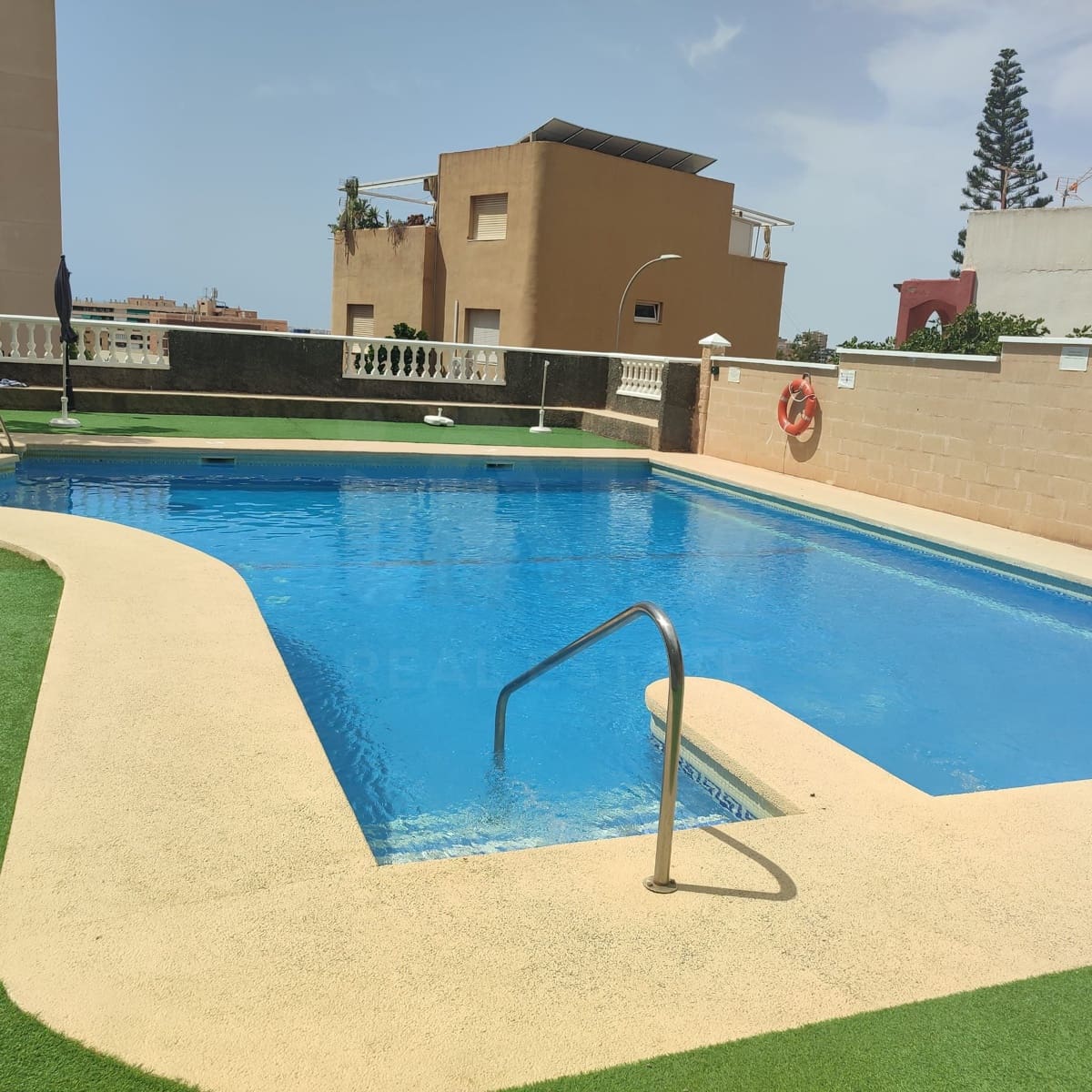 2 bedroom Apartment for sale in Roquetas de Mar with pool - € 209,000 (Ref: 10073272)