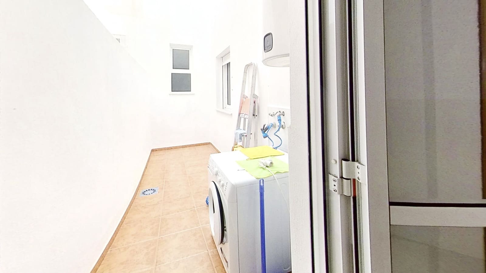 2 bedroom Apartment for sale in Roquetas de Mar with pool - € 209,000 (Ref: 10073272)