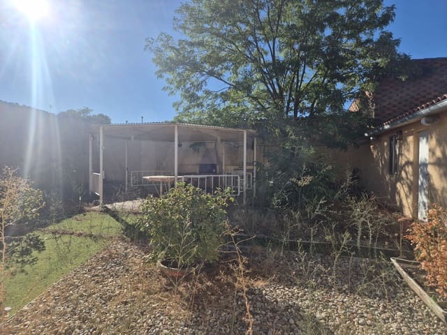 2 slaapkamer Finca/Landhuis te koop in Salmoral met zwembad garage - € 77.800 (Ref: 10074811)