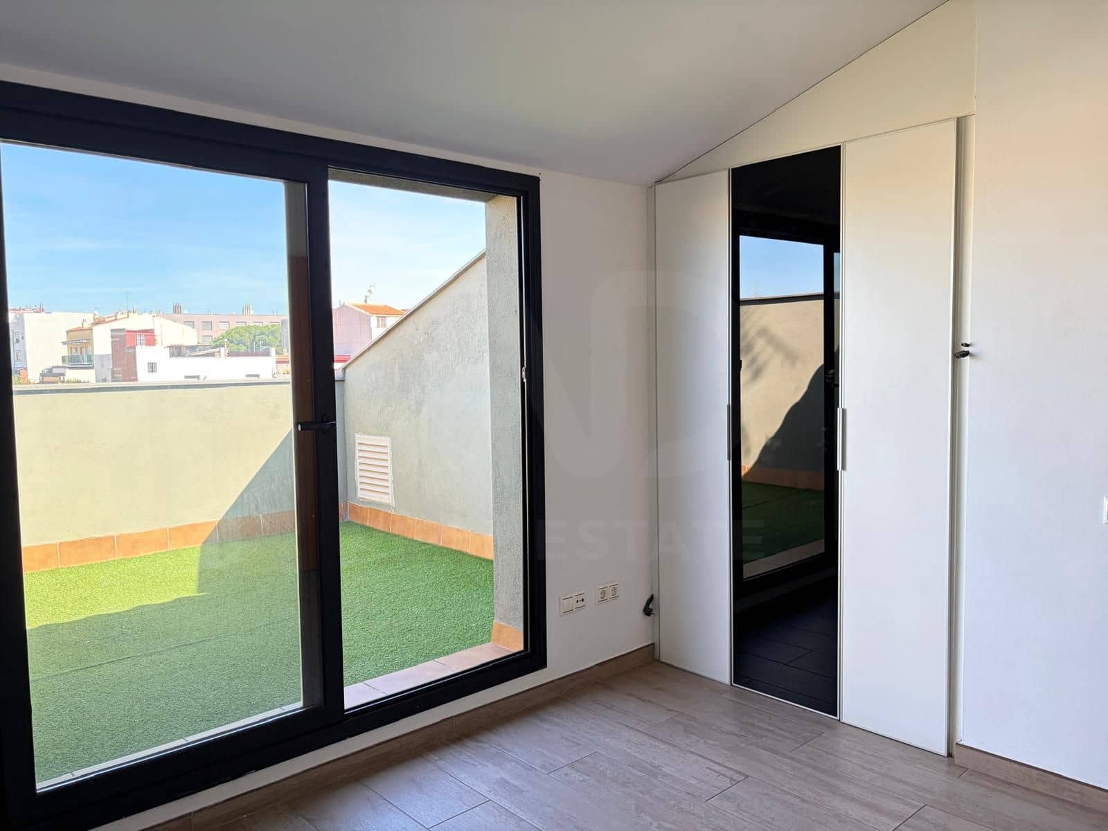 2 bedroom Apartment for sale in Terrassa with garage - € 249,000 (Ref: 10077060)