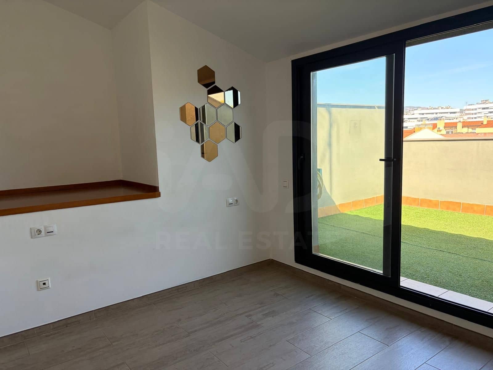 2 bedroom Apartment for sale in Terrassa with garage - € 249,000 (Ref: 10077060)