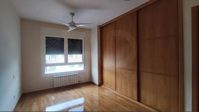 4 camera da letto Villetta a Schiera in vendita in Laguna de Duero con garage - 385.000 € (Rif: 10077062)