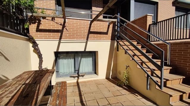 4 camera da letto Villetta a Schiera in vendita in Laguna de Duero con garage - 385.000 € (Rif: 10077062)