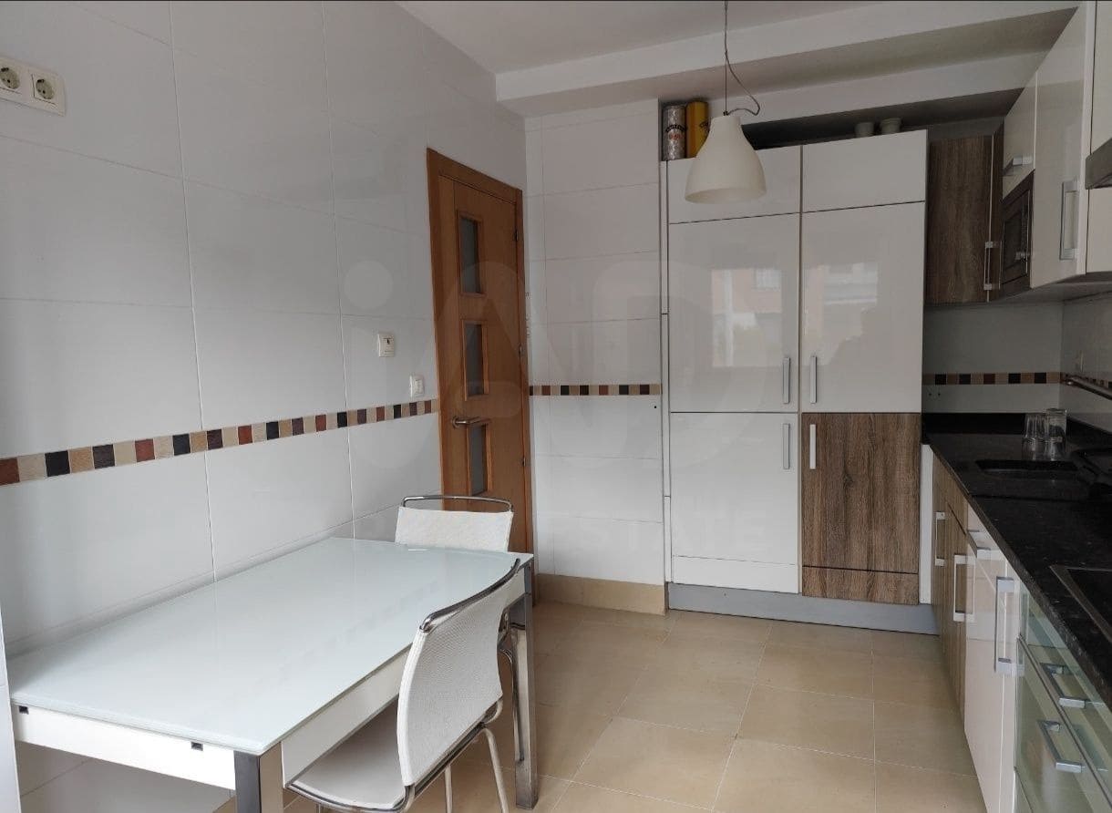 4 bedroom Terraced Villa for sale in Laguna de Duero with garage - € 385,000 (Ref: 10077062)