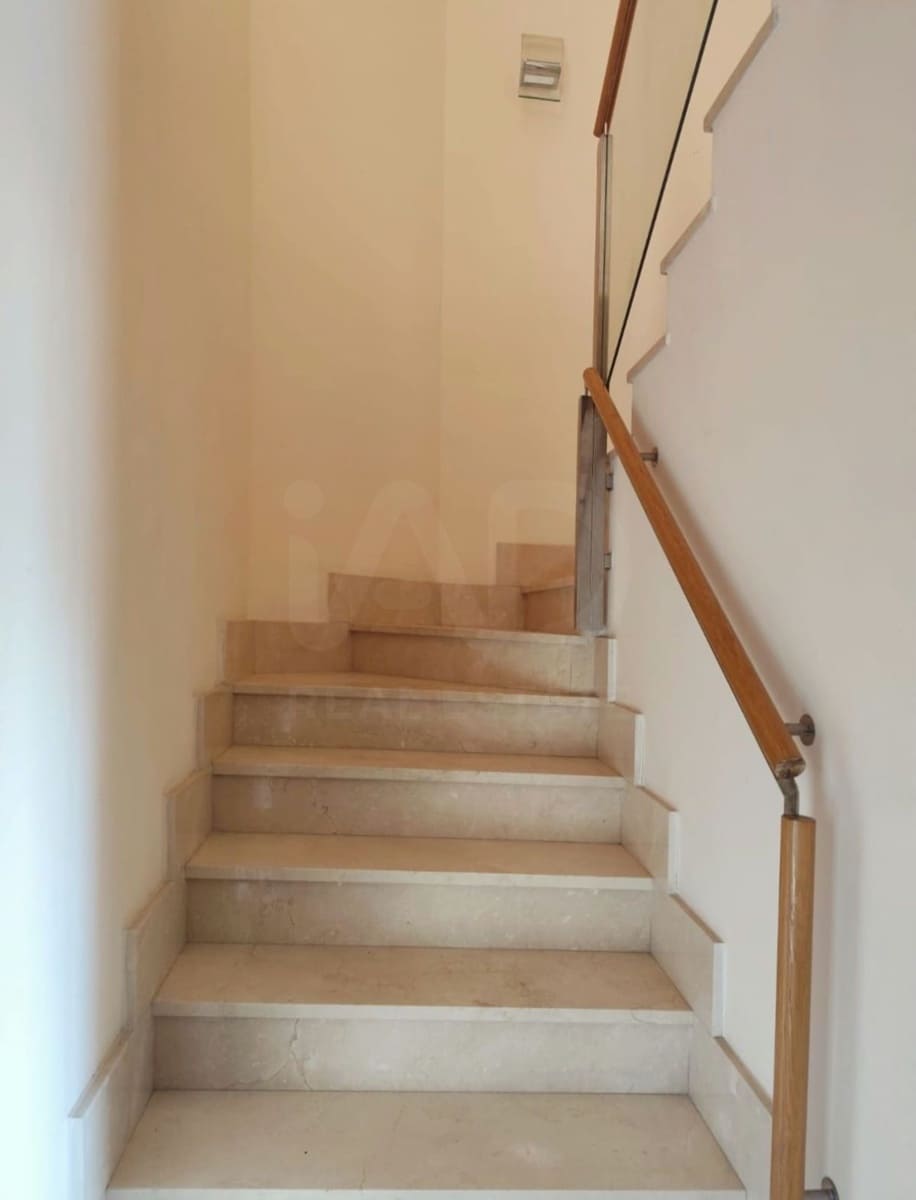 4 bedroom Terraced Villa for sale in Laguna de Duero with garage - € 385,000 (Ref: 10077062)
