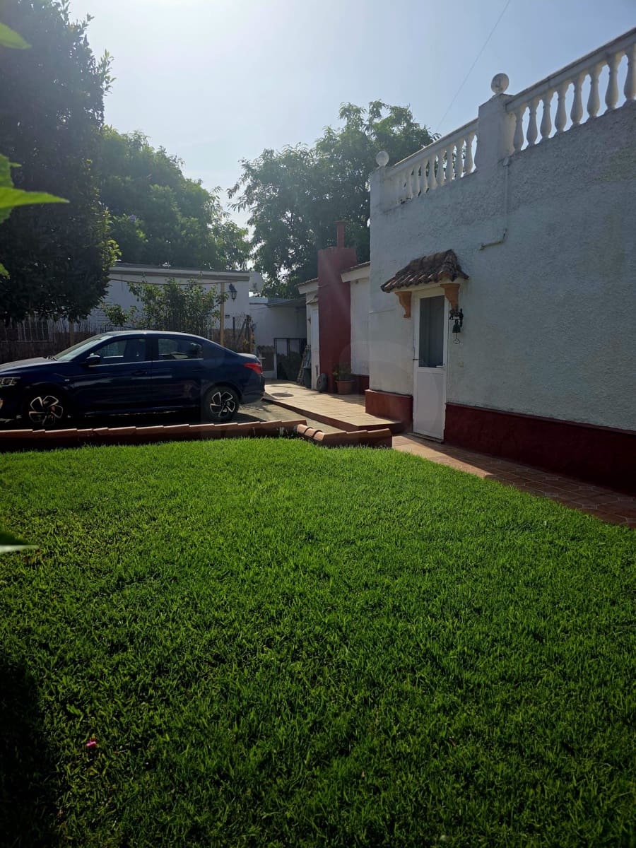 3 bedroom Villa for sale in Chiclana de la Frontera with pool - € 299,500 (Ref: 10077067)