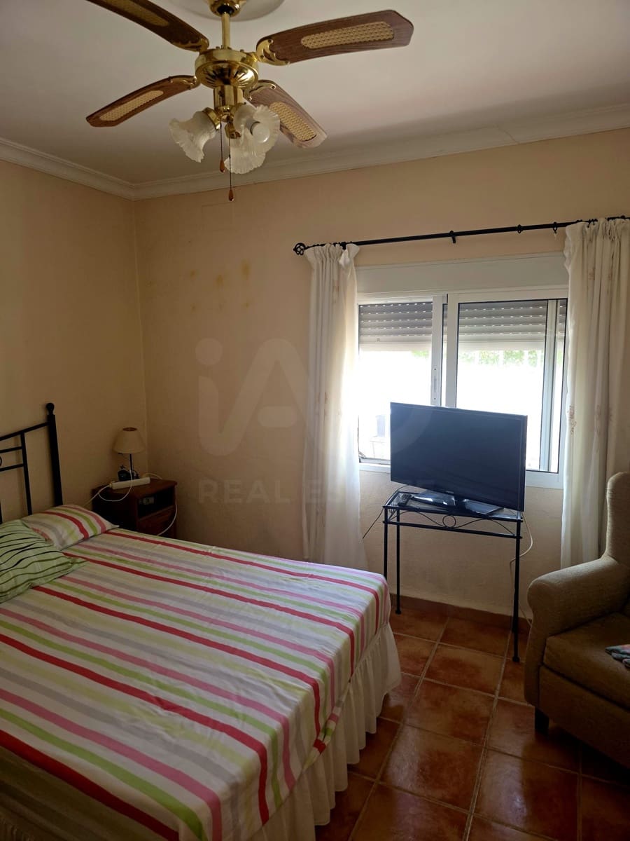 3 bedroom Villa for sale in Chiclana de la Frontera with pool - € 299,500 (Ref: 10077067)
