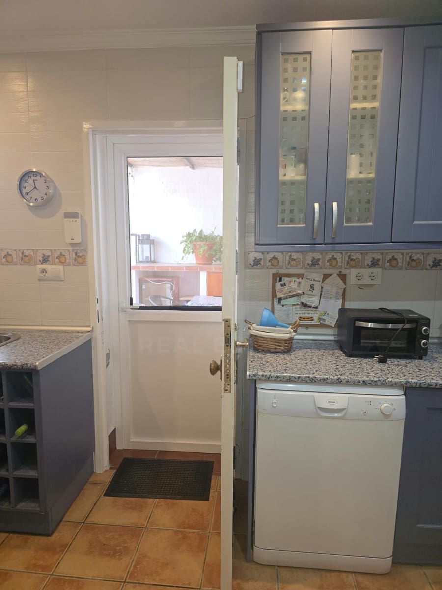 3 bedroom Villa for sale in Chiclana de la Frontera with pool - € 299,500 (Ref: 10077067)