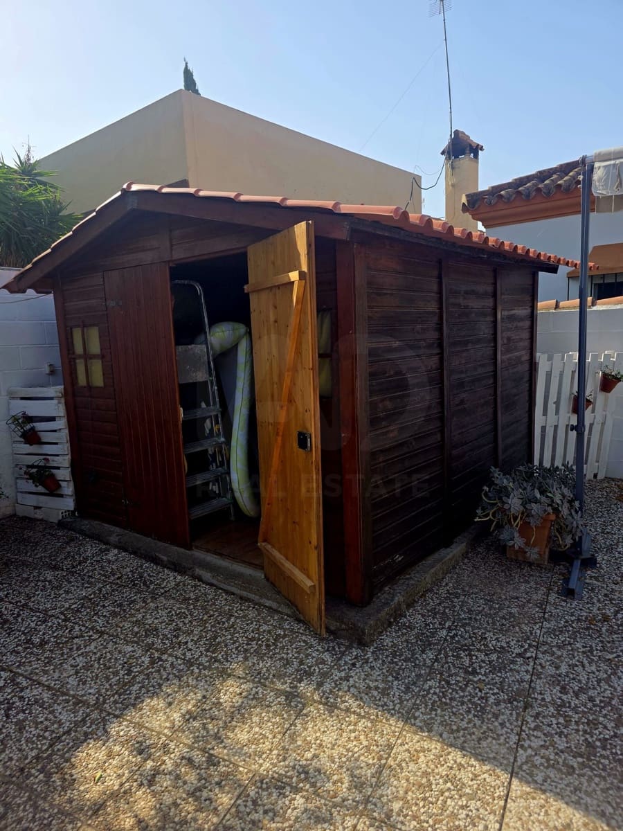 3 bedroom Villa for sale in Chiclana de la Frontera with pool - € 299,500 (Ref: 10077067)