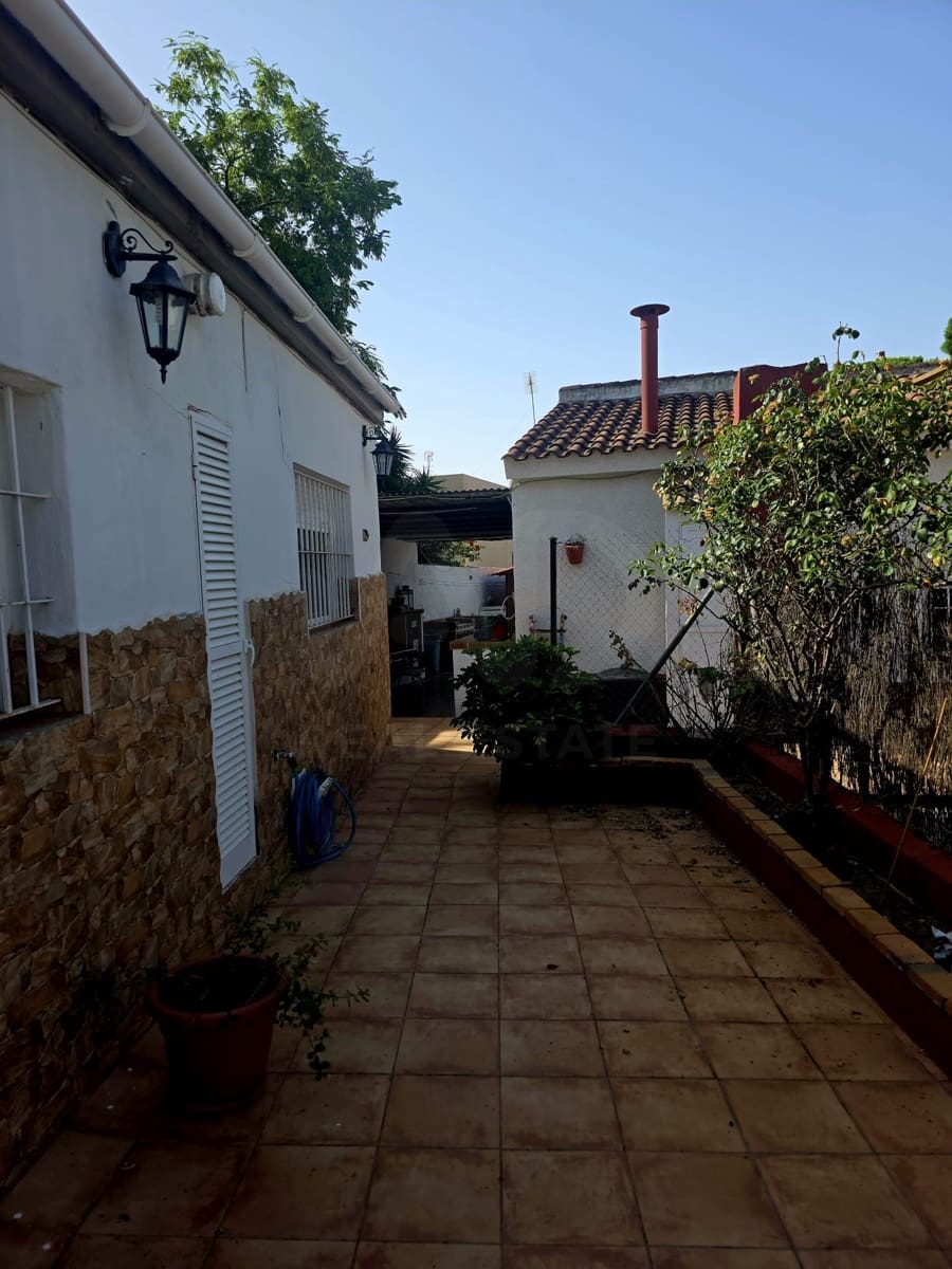 3 bedroom Villa for sale in Chiclana de la Frontera with pool - € 299,500 (Ref: 10077067)