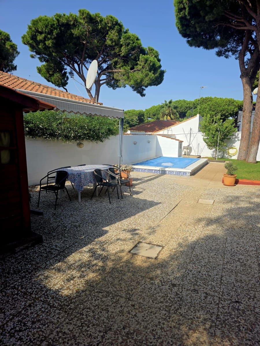 3 bedroom Villa for sale in Chiclana de la Frontera with pool - € 299,500 (Ref: 10077067)