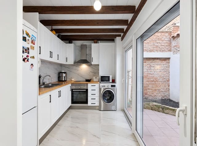 3 chambre Maison de Ville à vendre à Vilanova del Camí avec garage - 295 000 € (Ref: 10077383)