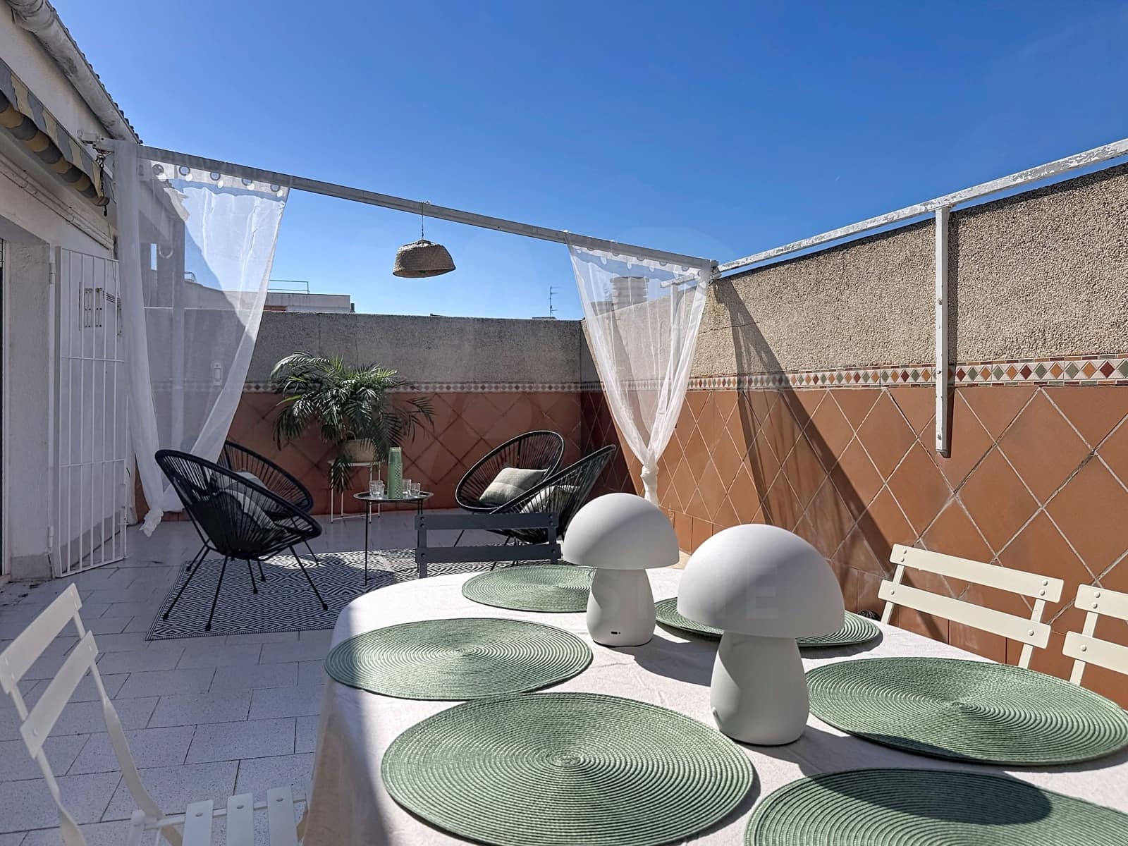 4 bedroom Penthouse for sale in Vilanova i la Geltru with garage - € 430,000 (Ref: 10077396)