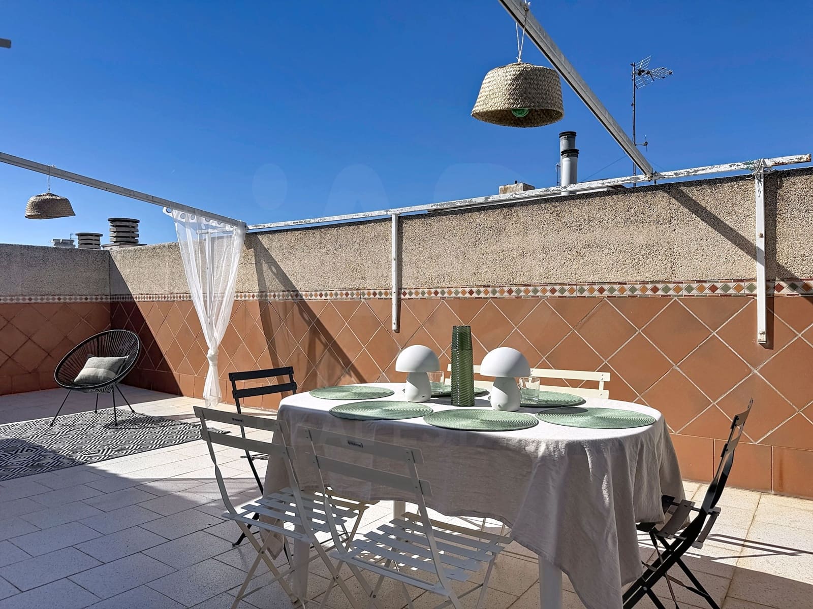 4 bedroom Penthouse for sale in Vilanova i la Geltru with garage - € 430,000 (Ref: 10077396)