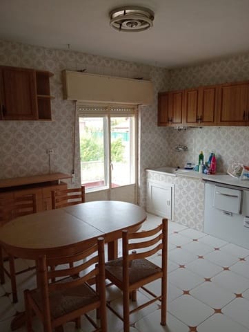 3 soveværelse Lejlighed til leje i León by - € 550 (Ref: 10077399)