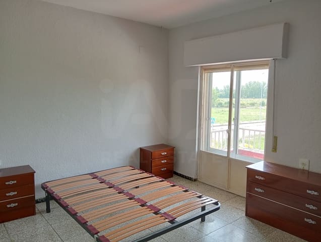 Apartamento de 3 habitaciones en León ciudad en alquiler - 550 € (Ref: 10077399)