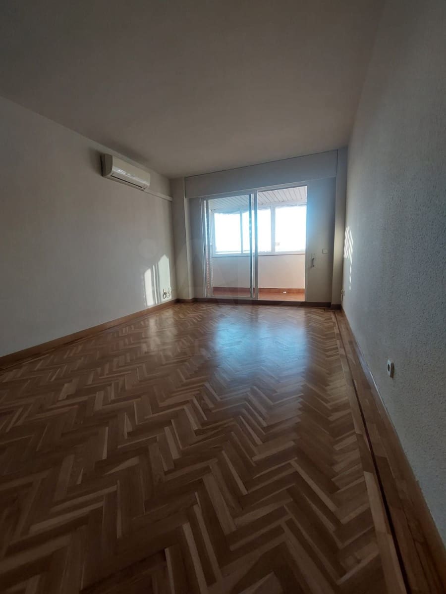 1 bedroom Apartment for rent in Madrid city with garage - € 1,250 (Ref: 10077400)