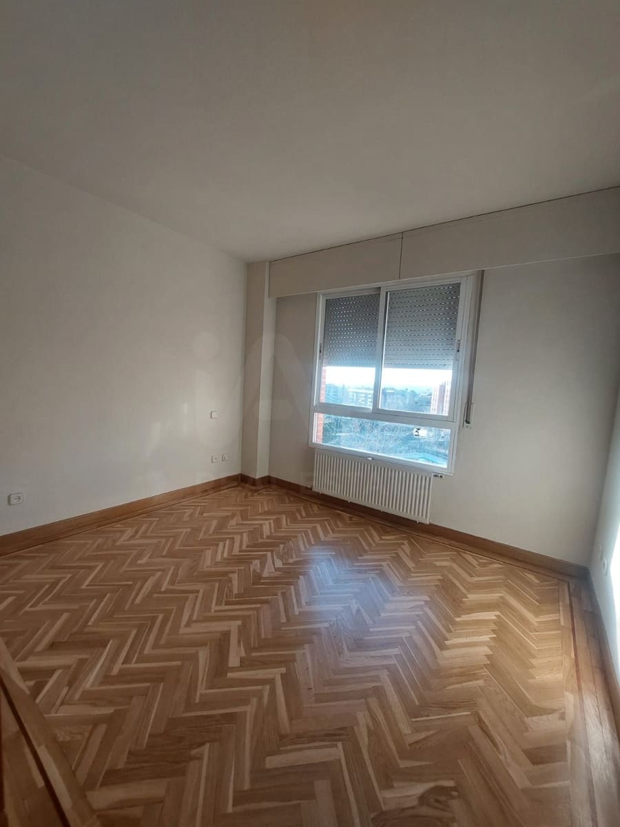1 bedroom Apartment for rent in Madrid city with garage - € 1,250 (Ref: 10077400)