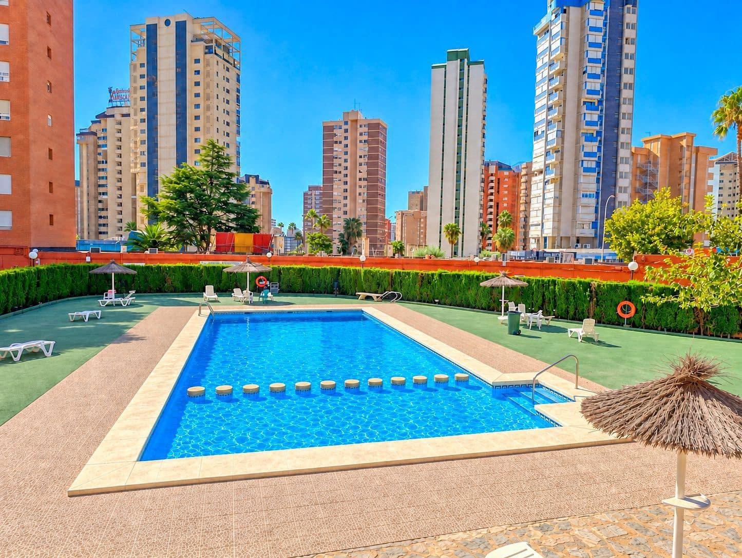 2 bedroom Penthouse for sale in Benidorm with pool garage - € 310,000 (Ref: 10079994)