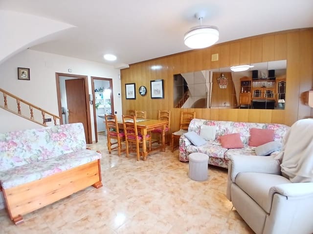 4 slaapkamer Villa te koop in Torredembarra met zwembad garage - € 285.000 (Ref: 10080007)