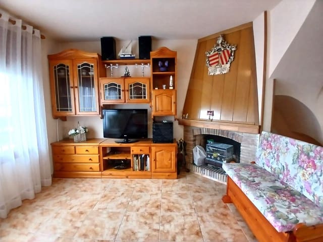 4 slaapkamer Villa te koop in Torredembarra met zwembad garage - € 285.000 (Ref: 10080007)