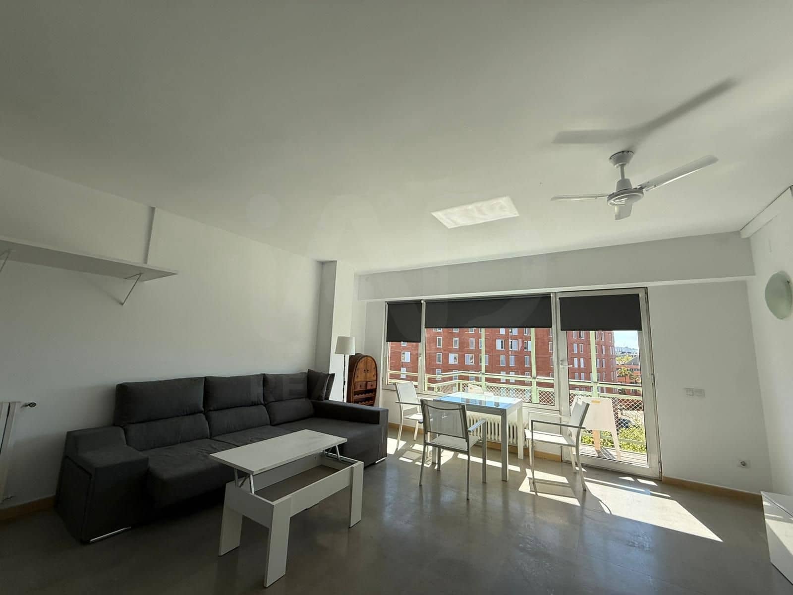 Appartement de 1 chambre à louer à Barcelone ville avec garage - 1 500 € (Ref: 10080011)