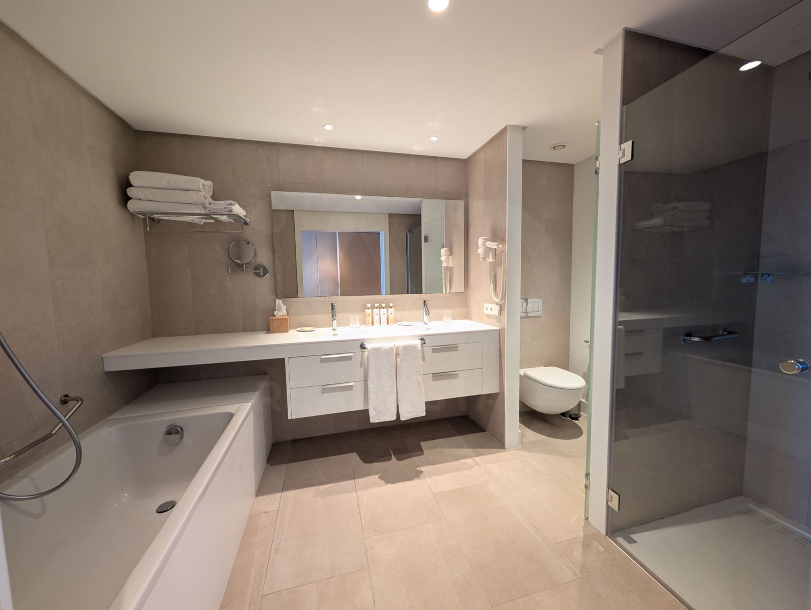2 bedroom Apartment for sale in Guia de Isora with pool garage - € 940,000 (Ref: 10080285)