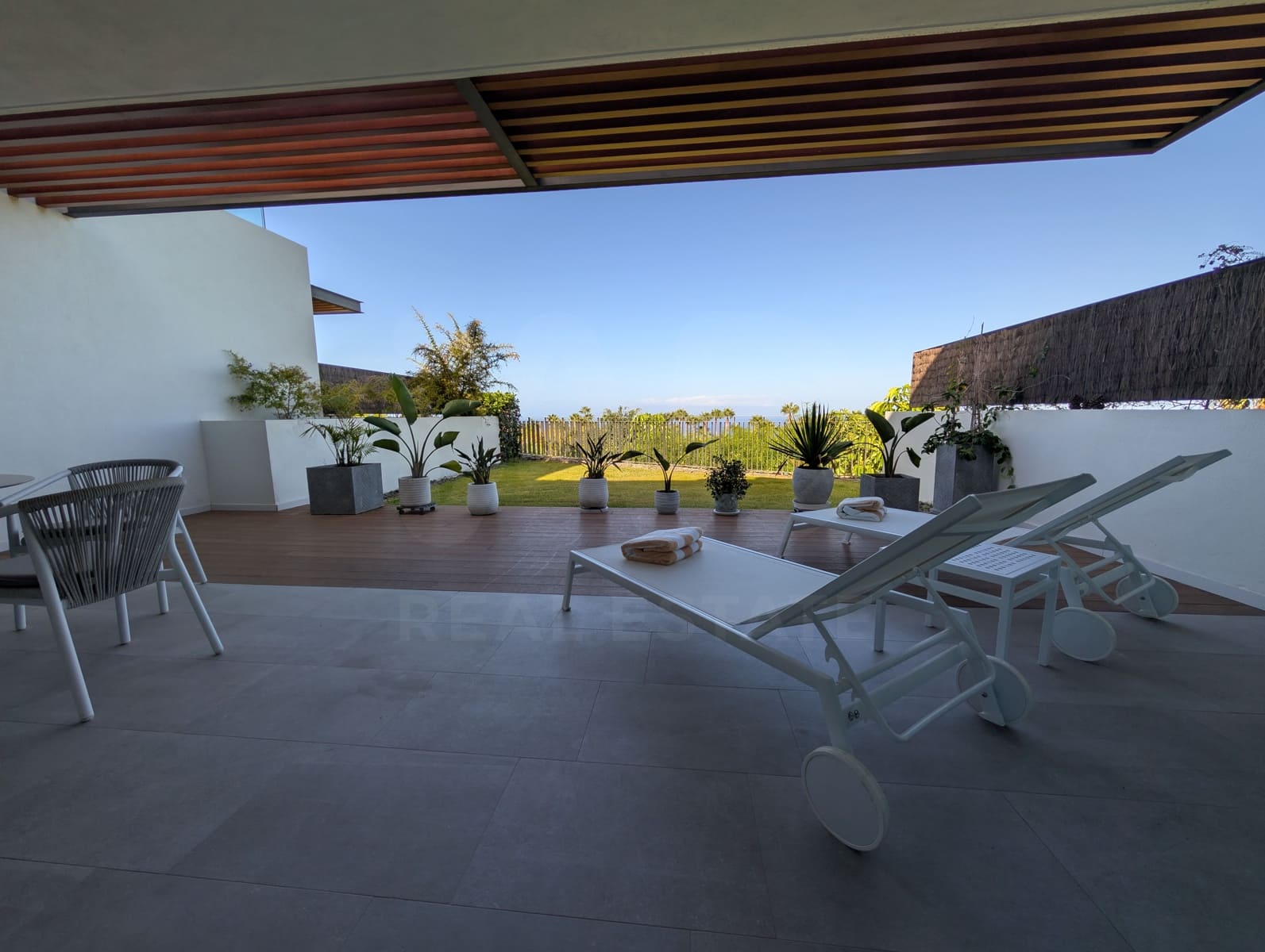2 bedroom Apartment for sale in Guia de Isora with pool garage - € 940,000 (Ref: 10080285)