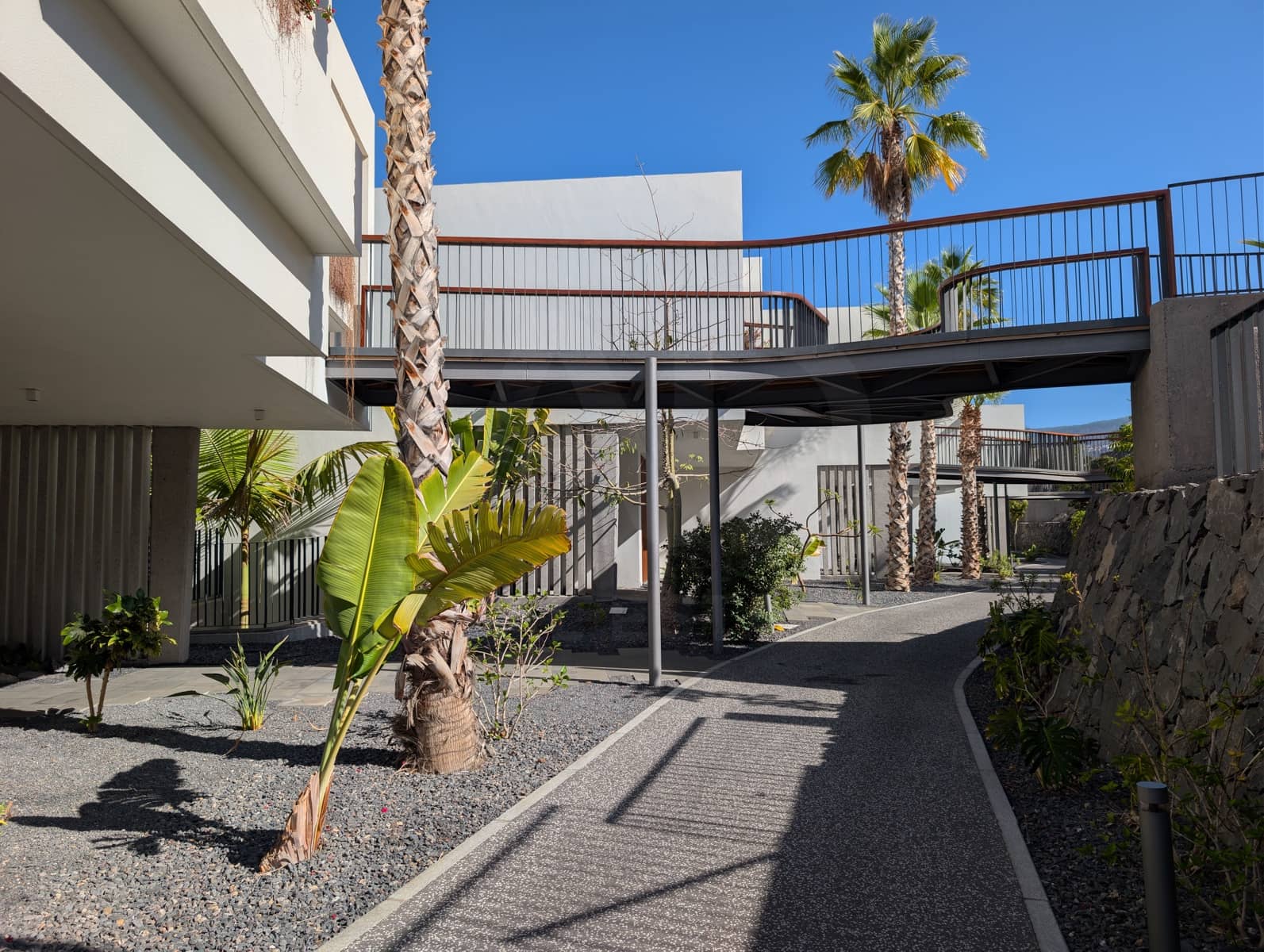2 bedroom Apartment for sale in Guia de Isora with pool garage - € 940,000 (Ref: 10080285)