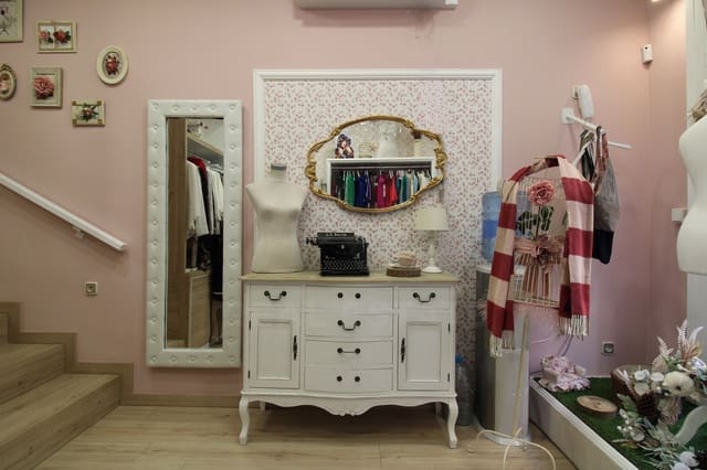 Local Commercial de 2 chambres à louer à Sant Feliu de Llobregat - 550 € (Ref: 10081096)