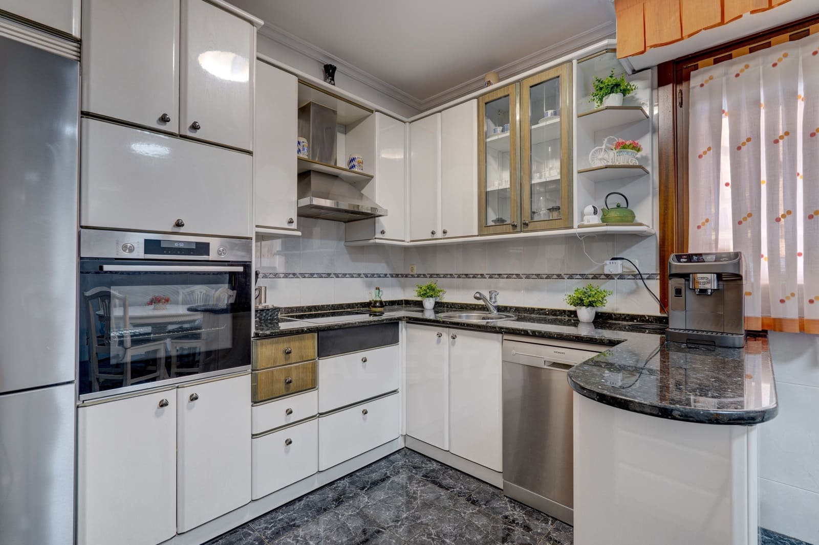 4 makuuhuone Rivitalo myytävänä paikassa Zizurkil mukana 
autotalli - 695 000 € (Ref: 10085051)