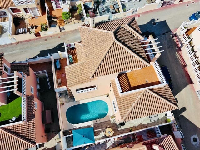 Casa de 4 habitaciones en Blue Lagoon en venta con piscina - 385.000 € (Ref: 10085057)