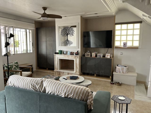 Casa de 4 habitaciones en Blue Lagoon en venta con piscina - 385.000 € (Ref: 10085057)