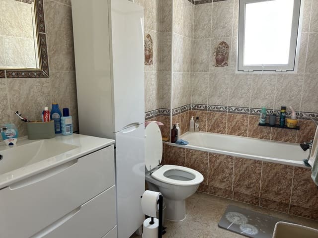 Casa de 4 habitaciones en Blue Lagoon en venta con piscina - 385.000 € (Ref: 10085057)