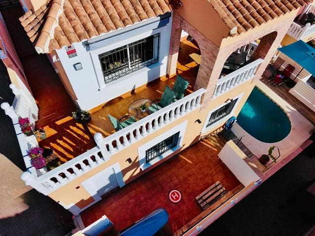 Casa de 4 habitaciones en Blue Lagoon en venta con piscina - 385.000 € (Ref: 10085057)